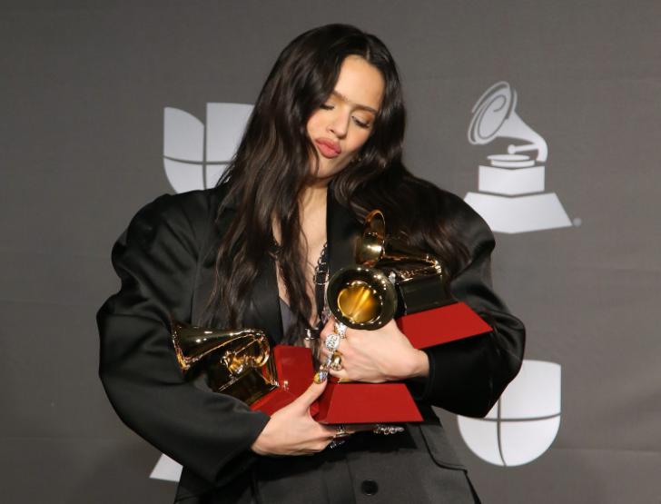 Maite Hontele grijpt net naast een Latin Grammy - Rosalia wint vijf Grammy's