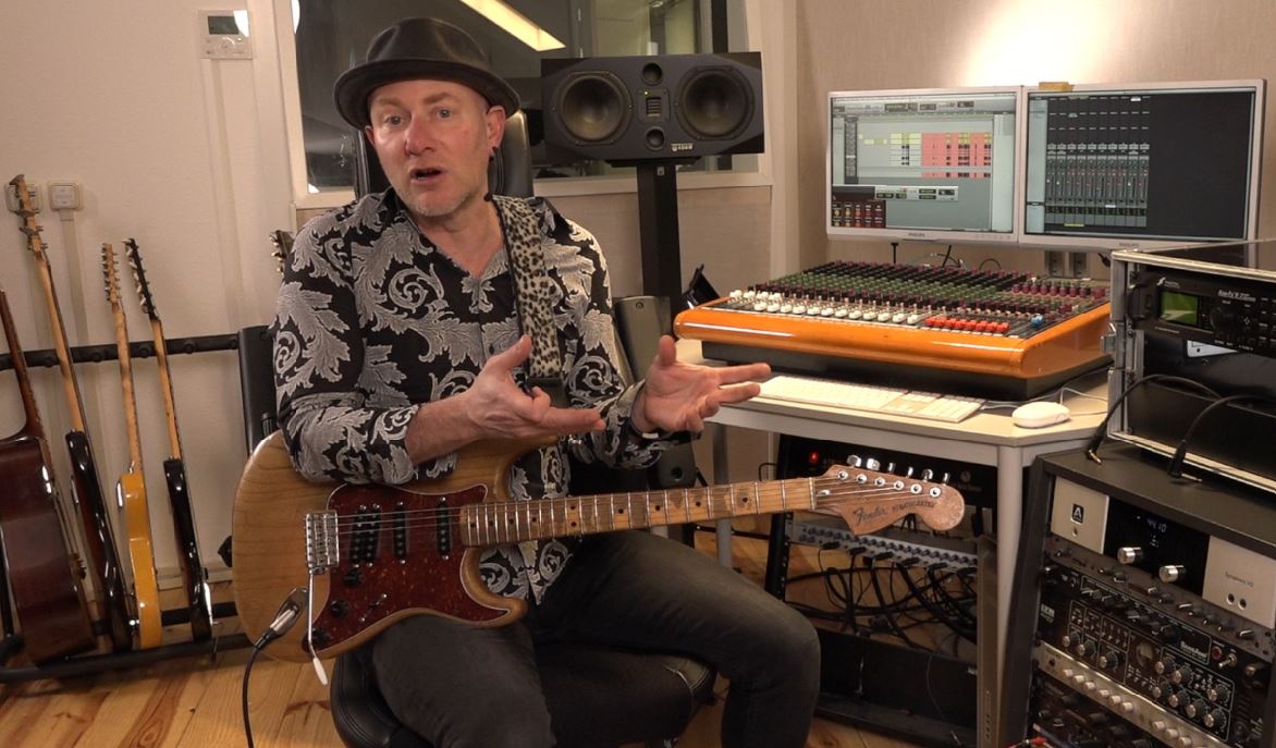 Microfoonkeuzes voor elektrische gitaar in videoserie StageCoach Sessions door Jay-P