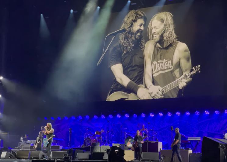 Verslag van het Taylor Hawkins Tribute Concert in Wembley - Foo Fighters & Guests 