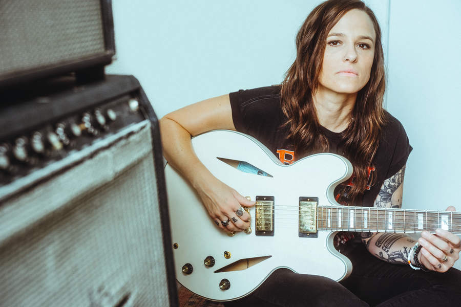 Emily Wolfe: meer gitaar, meer woede! 