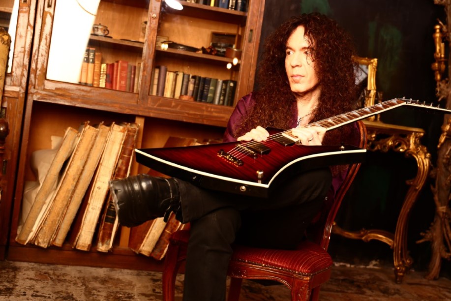 Marty Friedman over de 40 gitaren op Drama en zijn gastoptreden bij Megadeth